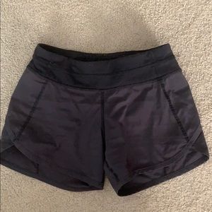 Ivivvia black short